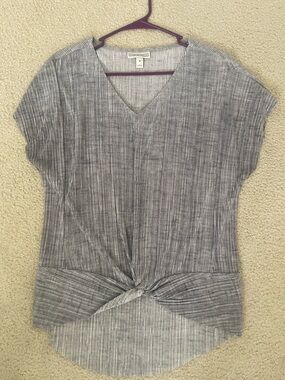Dana Buchman Gray Ribbed V-Neck Short Sleeve Tee with Front Twist